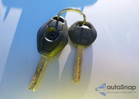 2004 BMW 325I из США, поврежденный, VIN WBAET37434NH05312